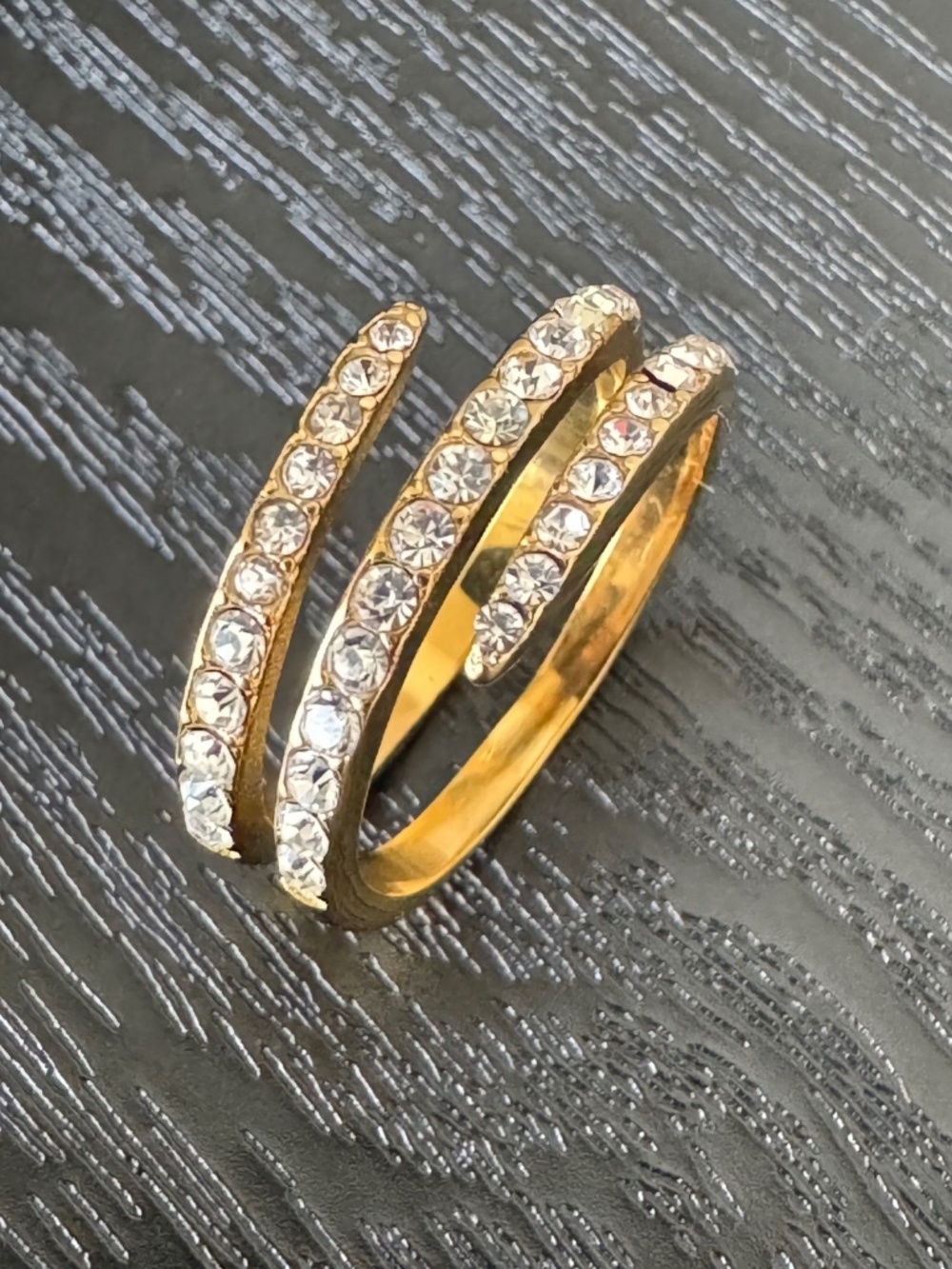 NWOT Elegant ring 18K gold plated & stainless steel size:7